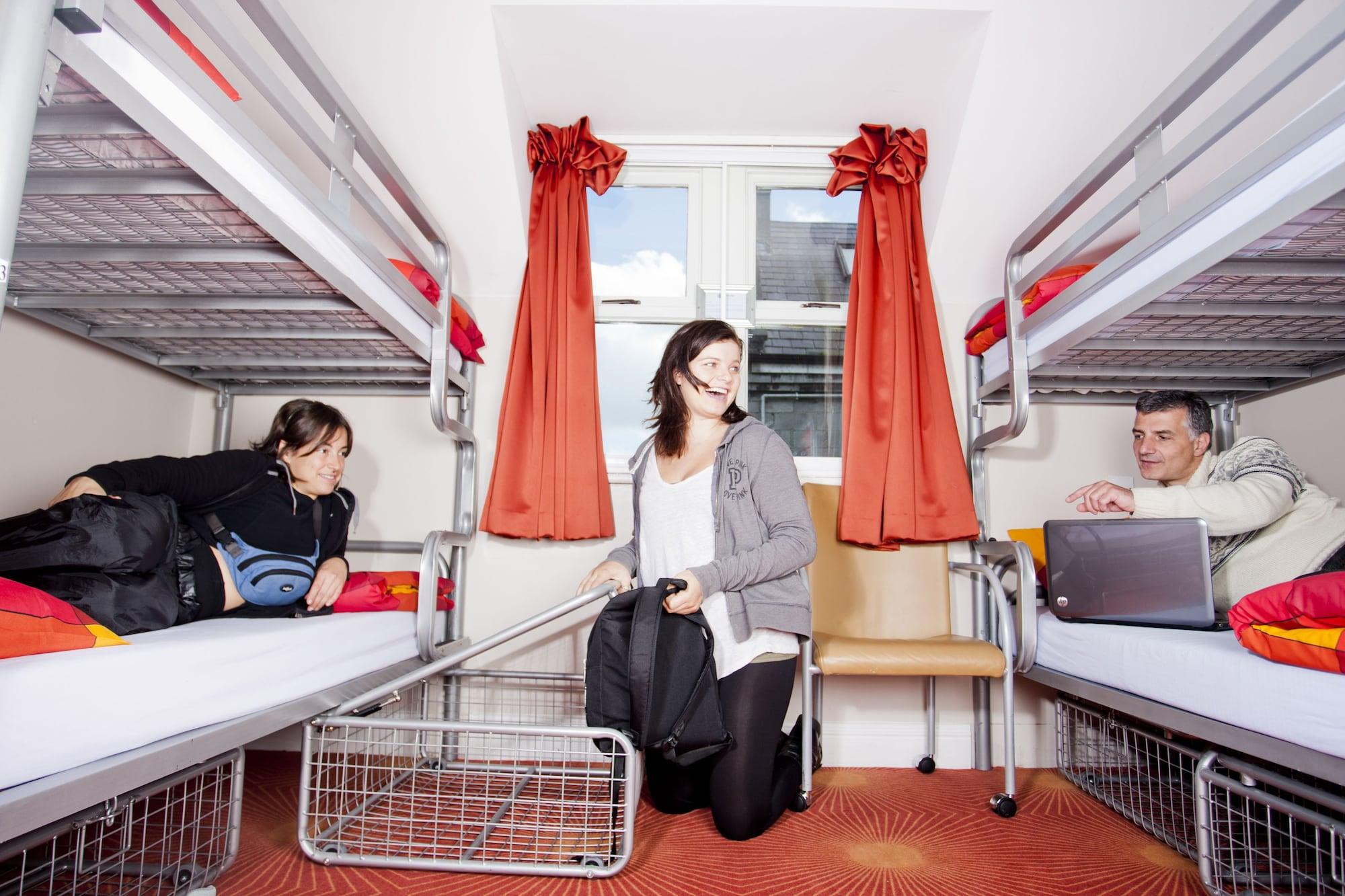 Snoozles Quay Street Tourist Hostel Голуэй Экстерьер фото