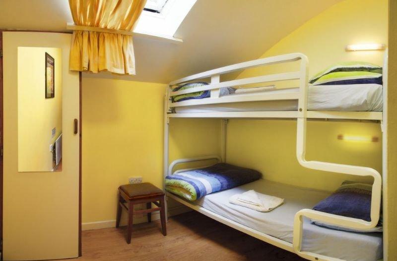 Snoozles Quay Street Tourist Hostel Голуэй Экстерьер фото