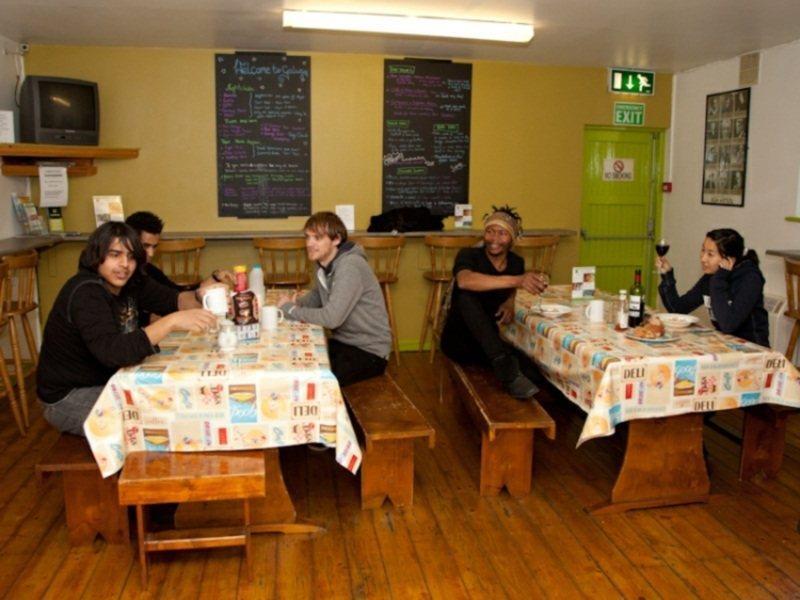 Snoozles Quay Street Tourist Hostel Голуэй Экстерьер фото