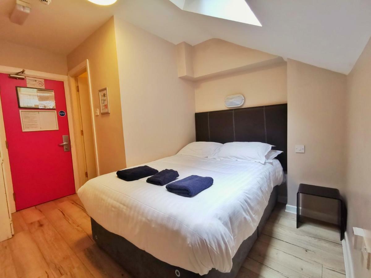 Snoozles Quay Street Tourist Hostel Голуэй Экстерьер фото