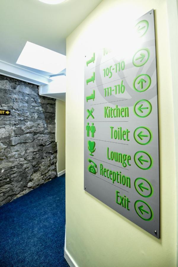 Snoozles Quay Street Tourist Hostel Голуэй Экстерьер фото