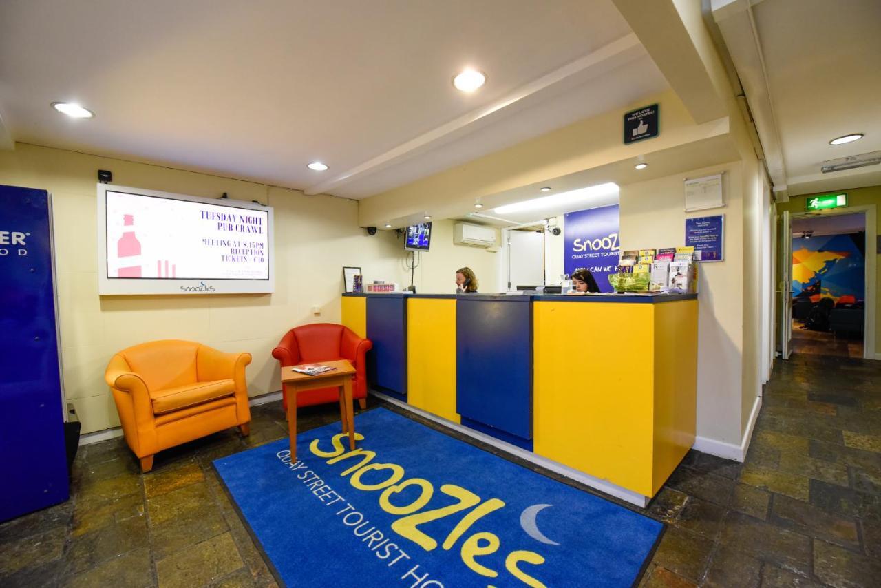 Snoozles Quay Street Tourist Hostel Голуэй Экстерьер фото