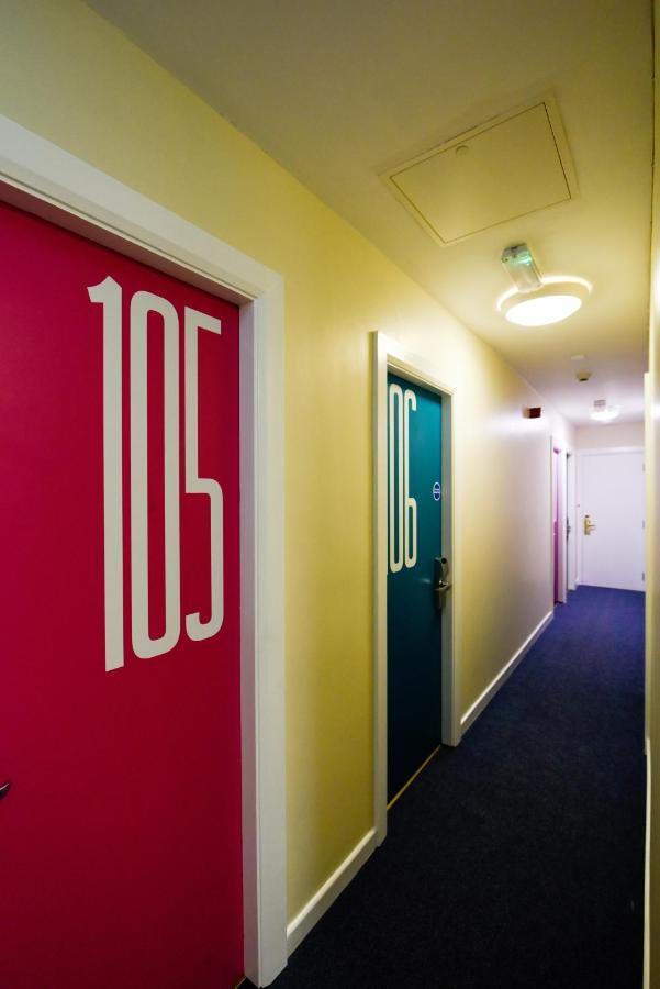 Snoozles Quay Street Tourist Hostel Голуэй Экстерьер фото